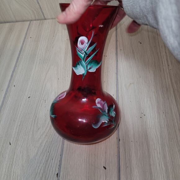Vintage Elegant Hand Painted Red Glass Vase with Floral Design Fenton? - Picture 3 of 6